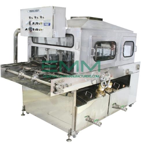 Machine for Cleaning Medium-Sized Containers